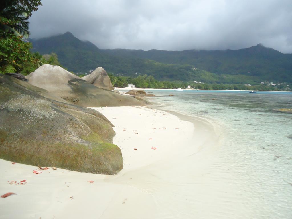 La Batie Selfcatering Apartment Beau Vallon  Bagian luar foto