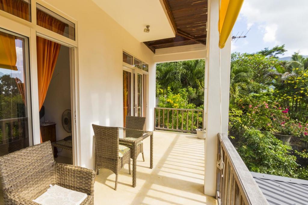 La Batie Selfcatering Apartment Beau Vallon  Bagian luar foto