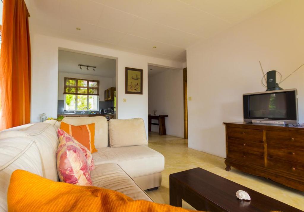 La Batie Selfcatering Apartment Beau Vallon  Bagian luar foto