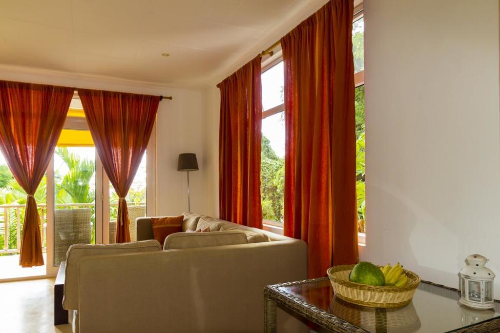 La Batie Selfcatering Apartment Beau Vallon  Bagian luar foto