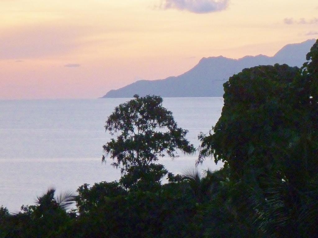 La Batie Selfcatering Apartment Beau Vallon  Bagian luar foto